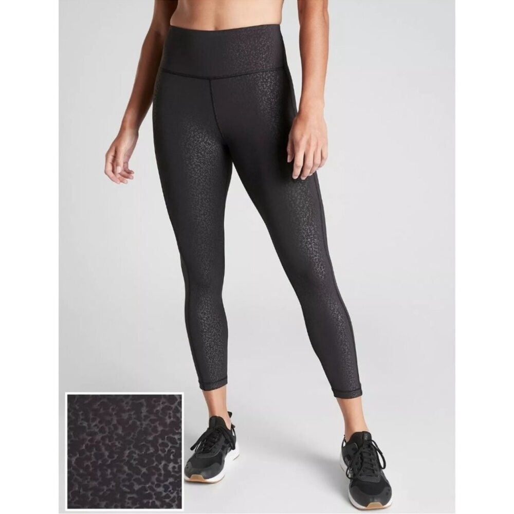 ATHLETA Ultimate Stash Leggings Size Small Black Embossed 7/8 Tight With Pockets